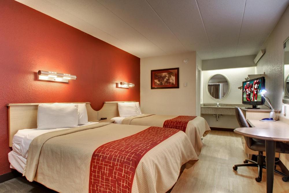 Standard Room with Two Double Beds Smoke Free interior